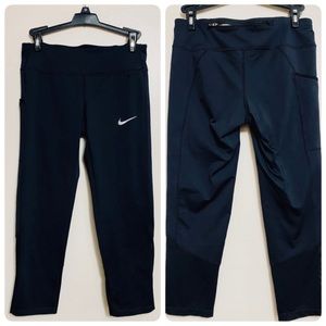 Small women’s Nike Cropped leggings